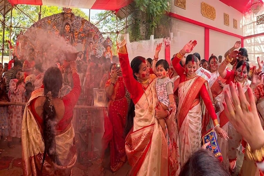 रायगढ़: विधायक पूर्णिमा साहू ने सिंदूर खेला में मां दुर्गा को विदाई दी—क्या है इस परंपरा का महत्व?