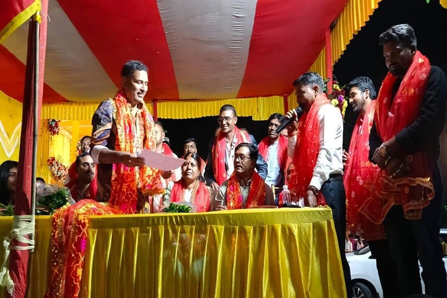 रावण दहन कार्यक्रम में शामिल हुए AJSU सुप्रीमो सुदेश महतो, सत्य और धर्म की विजय का दिया संदेश