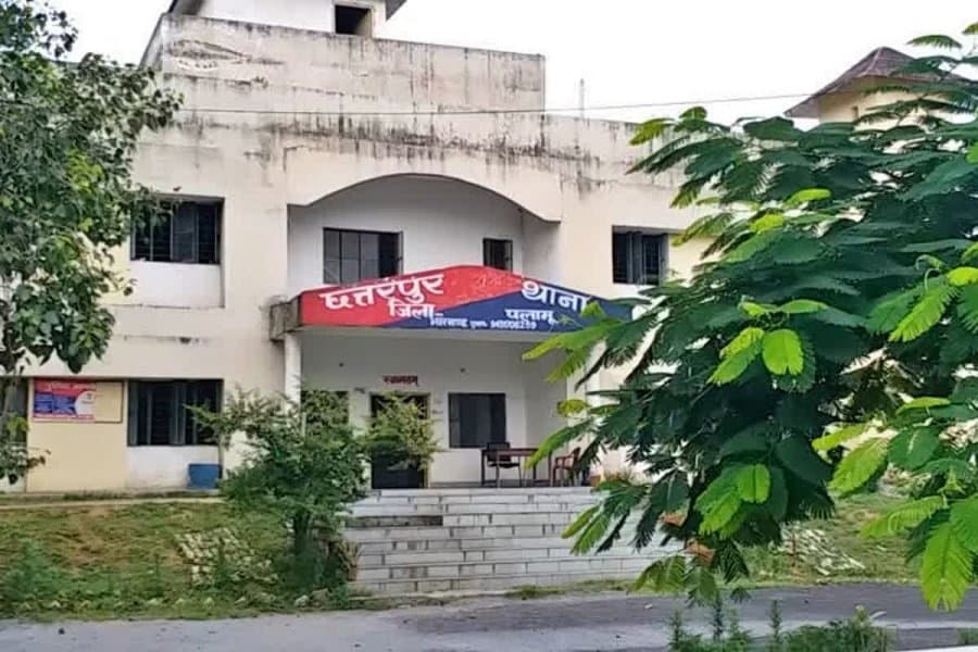 पलामू में खेत की मेड़ पर मिला नवजात, पूजा-पाठ की सामग्री भी मिली