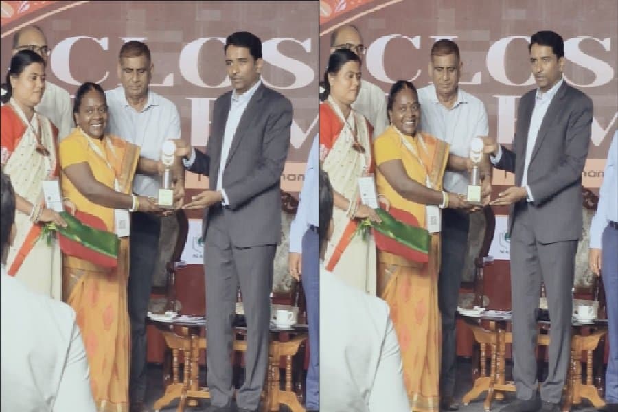 विजयवाड़ा के सरस मेले में खूंटी की दीदियों को मिला सर्वश्रेष्ठ हस्तनिर्मित उत्पाद पुरस्कार
