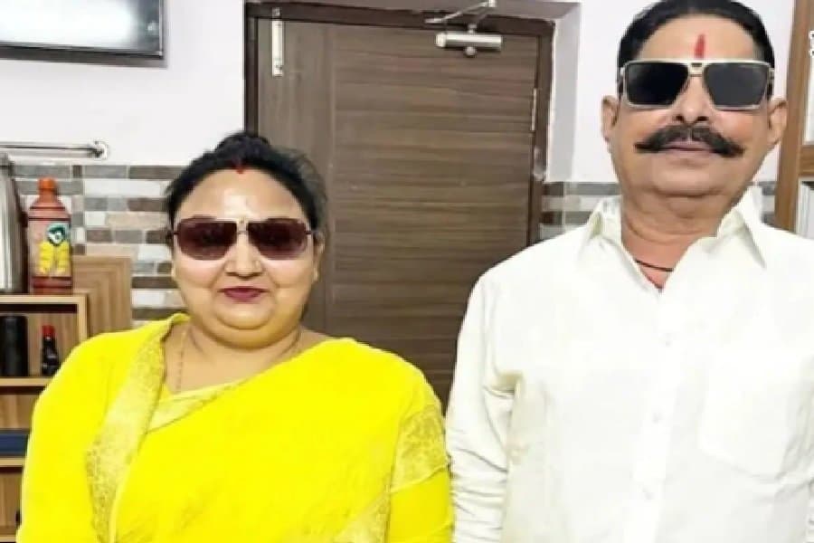 अनंत सिंह के बाद पत्नी नीलम देवी पर भी JDU का एक्शन, 20 सूत्री समिति से हटाया, राज्यमंत्री का दर्जा छीना