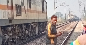 UP agra Runkata two trains on same track railway officials case investigation Kota Patna train news in hindi